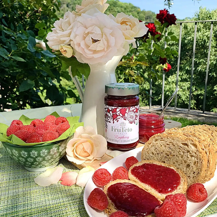 Frutteto Italia - Organic Raspberry Jam 250g with fresh raspberries, flowers and bread