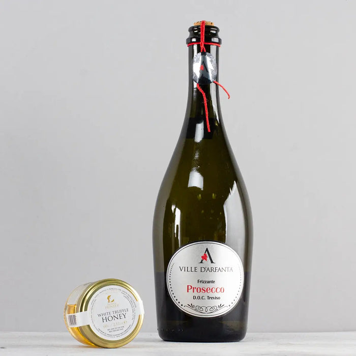 Prosecco & Cheese Gift Hamper close Up